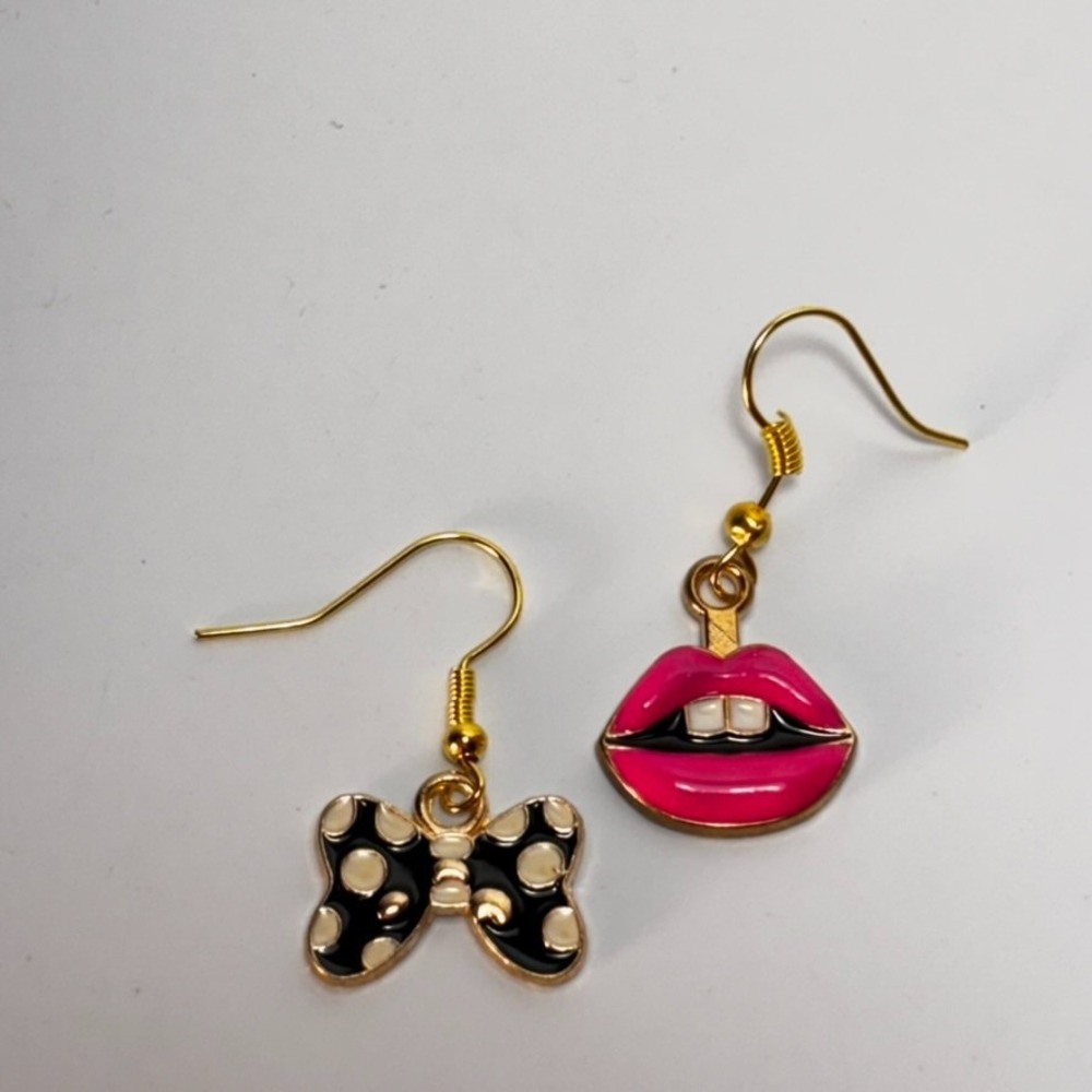 Dangle Earrings Gold Pink Black Mismatched Bow Lips Enamel Drop Novelty - Picture 3 of 6